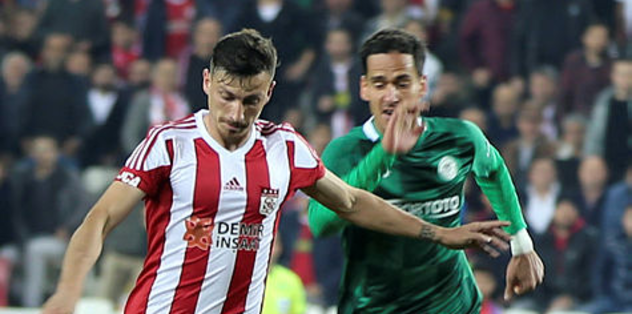 Mert Hakan'ı Kartal kapıyor