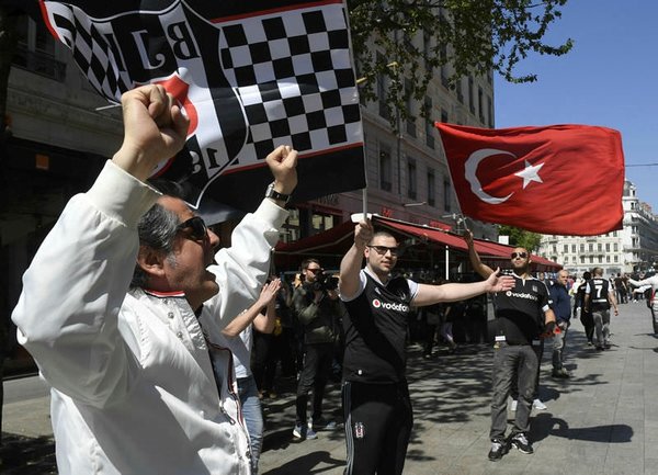 Lyon sokakları bayram yeri