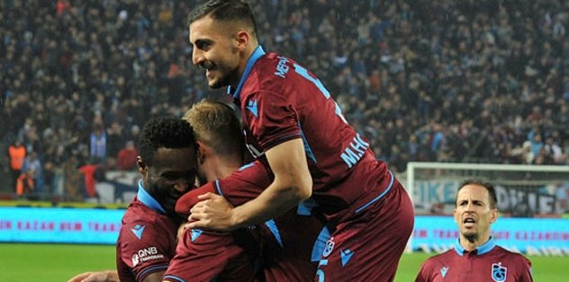 Trabzonspor aşkı evde 'müze' kurdurdu