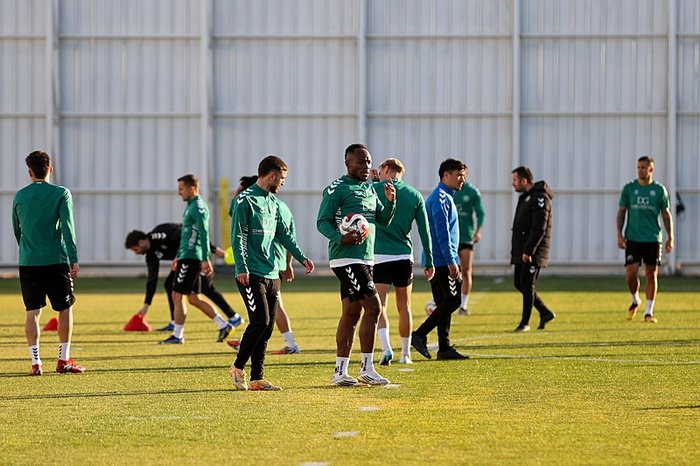 trabzonspor-tumosan-konyaspor-muhtemel-11ler-ts-maci-saat-kacta-hangi-kanalda-1764393129682.jpeg Trabzonspor-TÜMOSAN Konyaspor maçı yayın bilgisi!