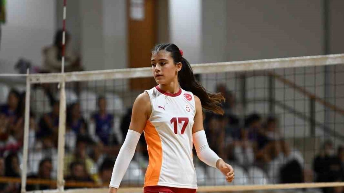 Asya Gülmez, U-16 Milli Voleybol Takımı gelişim kampına davet edildi!