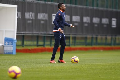 Medipol Başakşehir’de Robinho ilk antrenmanına çıktı