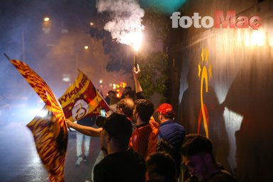Taraftarlar Galatasaray’ı böyle karşıladı! Muhteşem görüntü