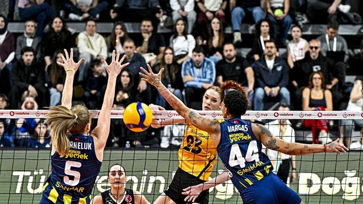 Fenerbahçe Medicana VakıfBank'ı deplasmanda yenerek seride eşitliği sağladı: İşte maçın özeti