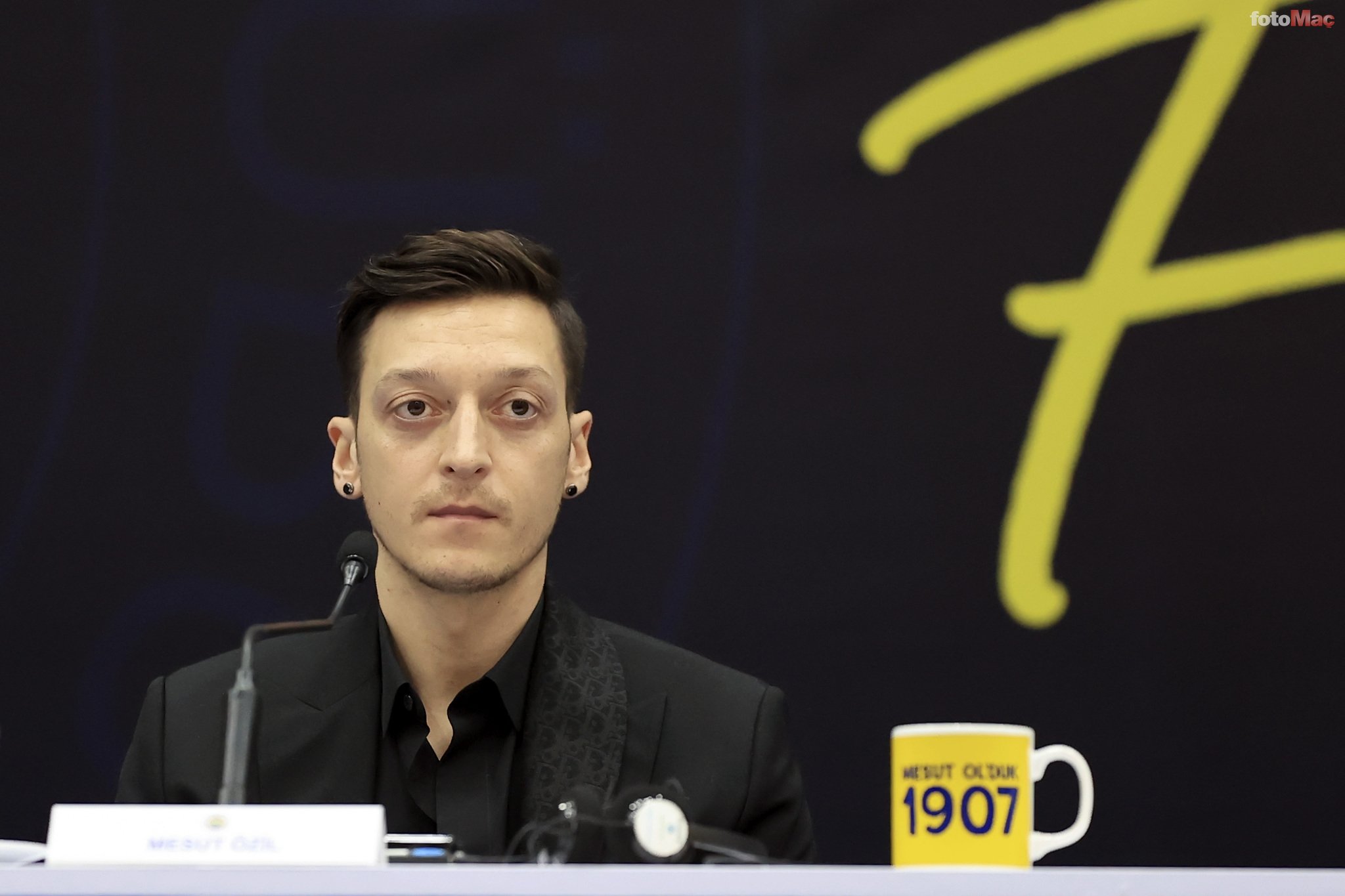 Ali Koç’tan toplantıya gölge düşüren sözler! Mesut Özil ve Burak Yılmaz...