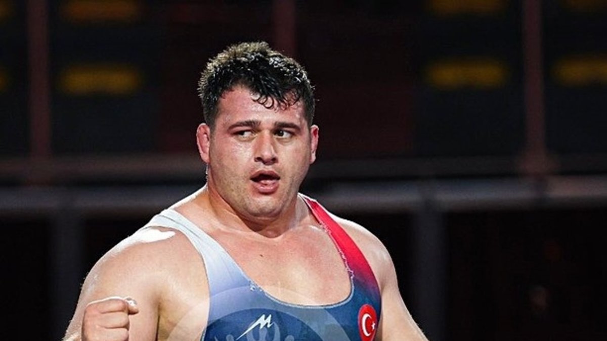 Rıza Kayaalp mindere altın madalya ile geri döndü!