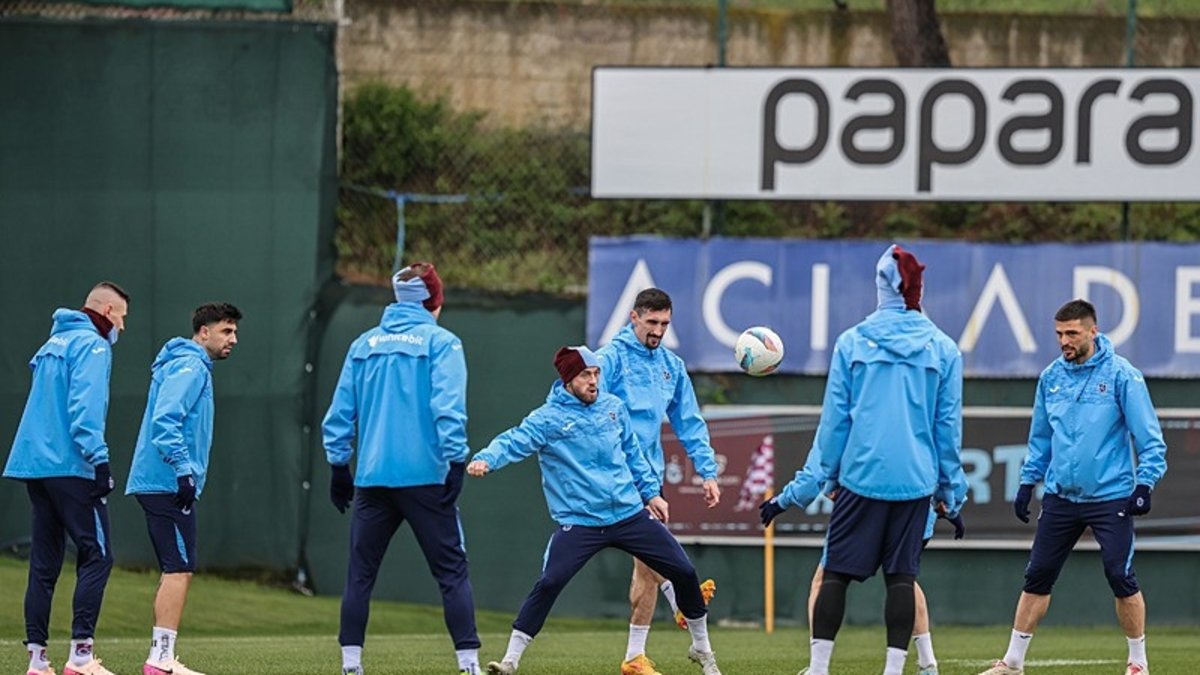 Trabzonspor'da değişim rüzgarı! Sahne U19 takımının gençlerinde olacak Trabzonspor'da değişim rüzgarı! Sahne U19 takımının gençlerinde olacak
