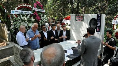 Beşiktaş'ın efsane başkanı Süleyman Seba kabri başında anıldı