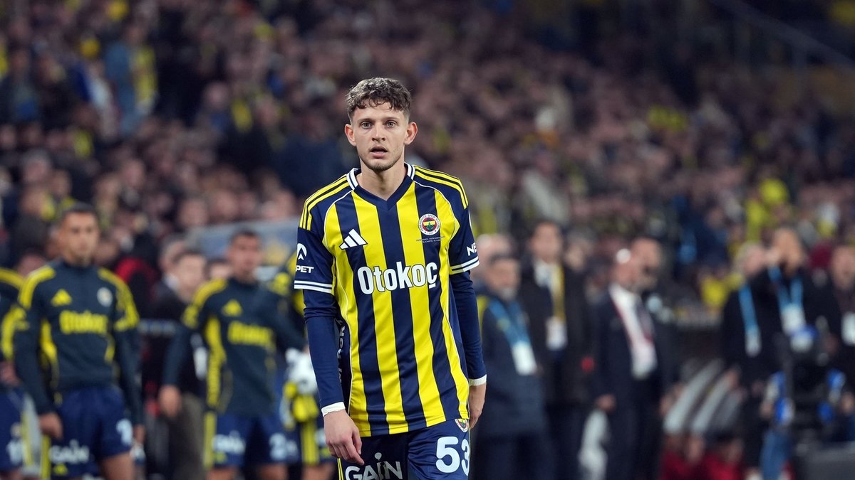Fenerbahçe'de Szymanski'den tepki çeken hareket! Tribünlerin ıslıklaması sonrası... Fenerbahçe'de Szymanski'den tepki çeken hareket! Tribünlerin ıslıklaması sonrası...