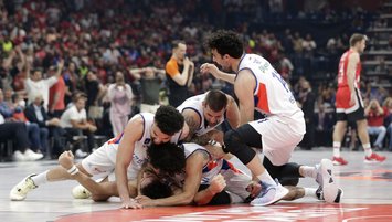 Anadolu Efes qualify for EuroLeague final after beating Olympiacos 77-74