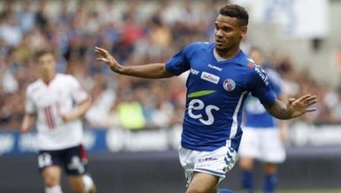 Sağ tarafa Kenny Lala