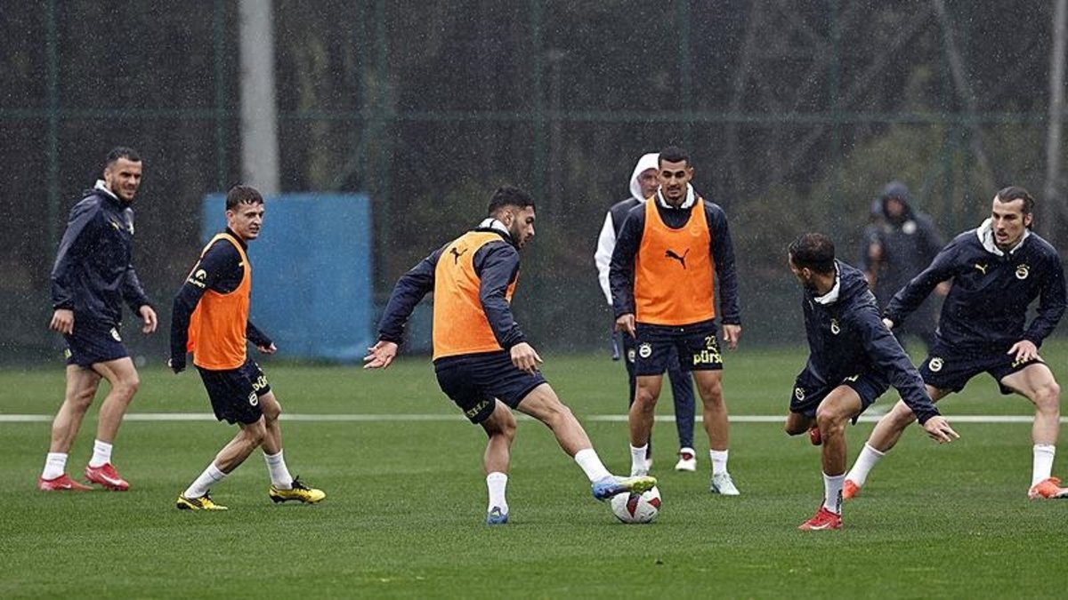 Fenerbahçe'de hataya yer yok! İşte Mourinho'nun İkas Eyüpspor maçı muhtemel 11'i Fenerbahçe'de hataya yer yok! İşte Mourinho'nun İkas Eyüpspor maçı muhtemel 11'i