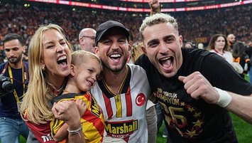 Mertens tribündeydi