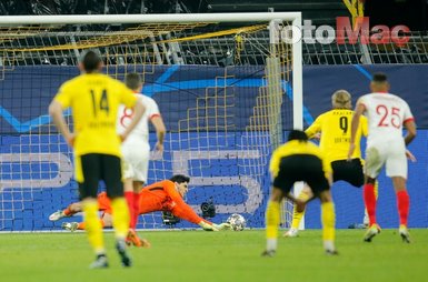 Son dakika spor haberleri: Borussia Dortmund - Sevilla maçında saha karıştı! İşte o anlar