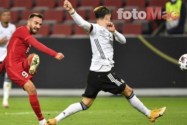 Almanya - Türkiye maçında Joachim Löw yine olay oldu! Eski alışkanlığını bırakamadı | Son dakika haberleri