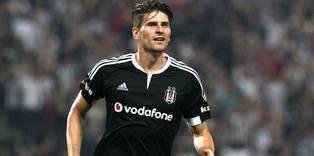 Gomez 1 yıl daha Beşiktaş'ta