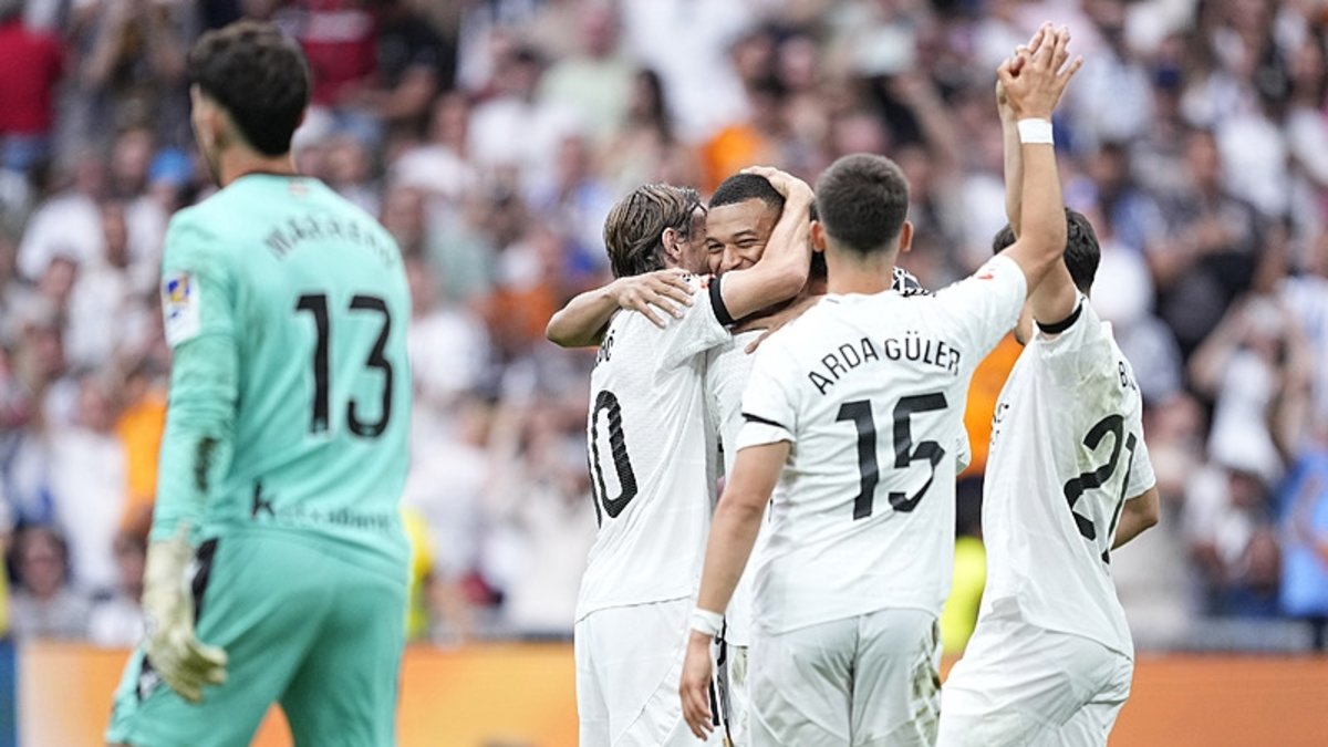 Real Madrid'den Carlo Ancelotti ve Luka Modric'e veda! Real Madrid'den Carlo Ancelotti ve Luka Modric'e veda!