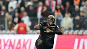 Osimhen bir ileri bir geri
