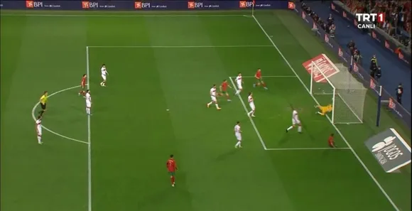 Portekiz Türkiye maçında önce direk sonra Uğurcan Çakır gole engel olamadık - 4
