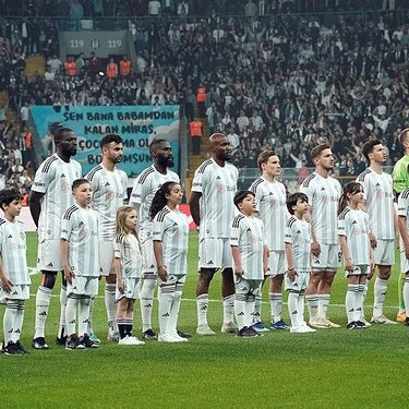 Beşiktaş'ta şok sakatlık! Yıldız isim oyuna devam edemedi
