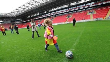 Göztepe Gürsel Aksel Stadyumu'nu ziyaretçilere açtı