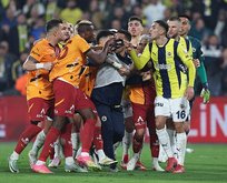 Dev derbide saha karıştı