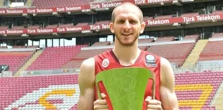 G.Saray kaptanı ’çubukluyu’ giyecek!