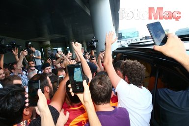 Galatasaray’ın yeni transferi Jean Michael Seri’ye coşkulu karşılama