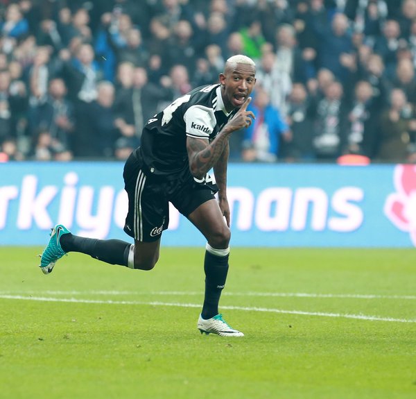 Talisca gollerine devam ediyor