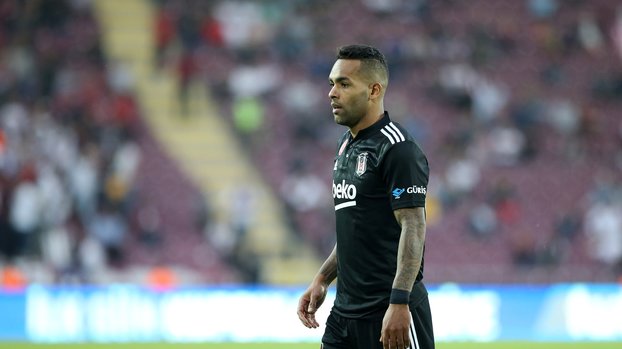 Beşiktaş haberleri | Alex Teixeira şoku! 1 ay daha yok