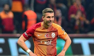 Poldi'den tebrik: "Bu akşam çaylar benden"