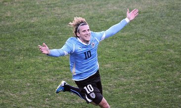 Uruguaylı Diego Forlan futbolu bıraktı