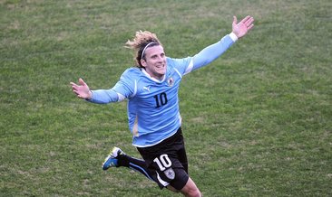 Uruguaylı Diego Forlan futbolu bıraktı
