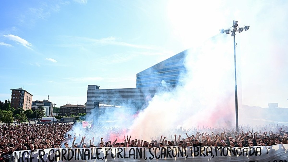 Milan taraftarından yönetime tepki