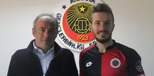Gençler’de çifte imza