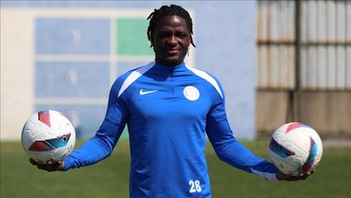 Akintola Göz-Göz'e