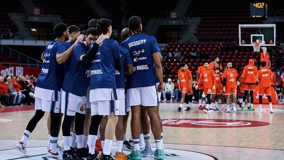 Anadolu Efes Olympiakos'u ağırlıyor