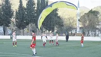 Paraşütçüye kırmızı kart