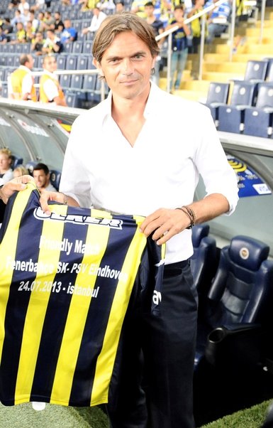 Phillip Cocu akıl hocalarıyla birlikte Fenerbahçe’ye geliyor!