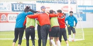 Takımın yeni abisi Cardozo