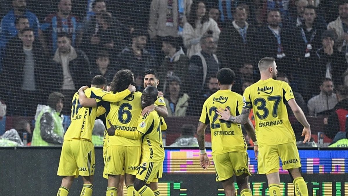 Muhteşem derbi Kanarya'nın! Fenerbahçe Trabzonspor'u 3 golle geçti
