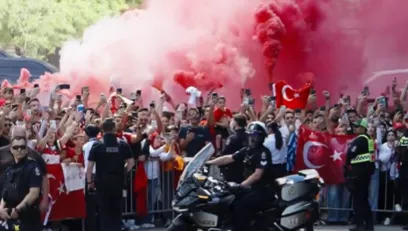 >Bizim Çocuklar'a Vancouver’da meşaleli karşılama!