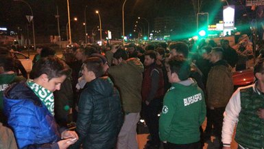 Bursaspor taraftarından yönetime protesto! Tesislerde ortalık karıştı