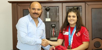 Şampiyon Ayşegül’den İl Müdürü Demir’e ziyaret
