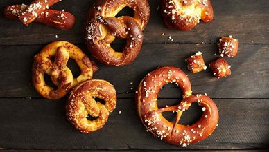 ALMAN SİMİDİ TARİFİ | Pretzel - Alman simidi nasıl yapılır? | Orijinal Alman simidi malzemeleri, yapılışı ve püf noktaları
