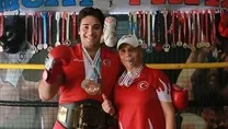 Kick boks antrenörü anne, oğlunu Avrupa Şampiyonası’na hazırlıyor