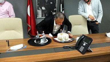Beşiktaş Başkanı Ahmet Nur Çebi'ye sürpriz doğum günü kutlaması