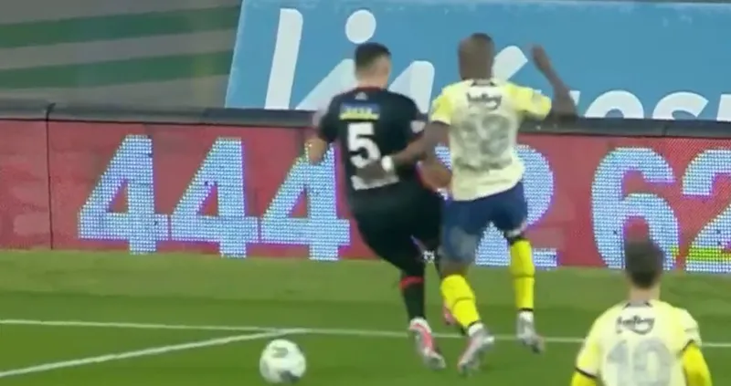 İşte Fenerbahçe'nin Karagümrük maçında penaltı beklediği pozisyon! - 4