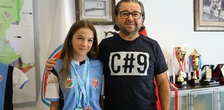 Madalyalı yüzücüden Ünlüoğlu’na teşekkür