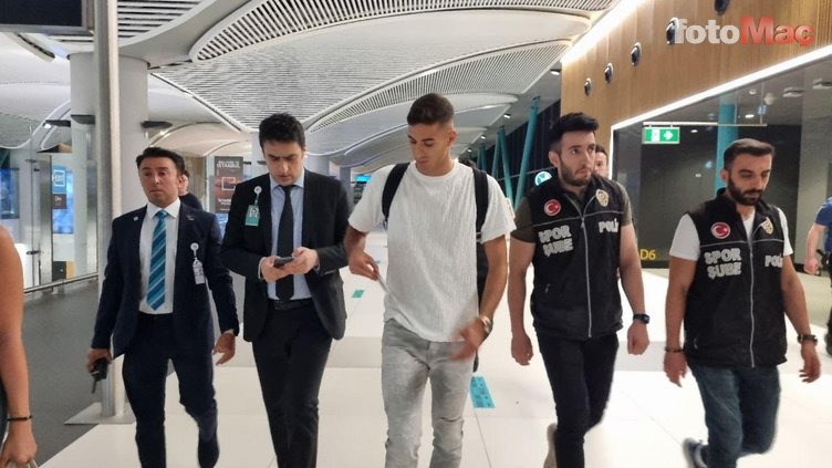 Fenerbahçe'nin yeni transferi Mert Müldür İstanbul'a geldi! İşte ilk görüntüler